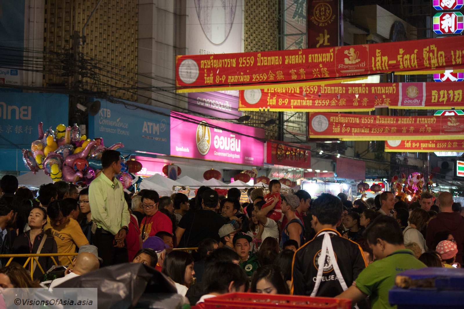 Crowd on CNY eve