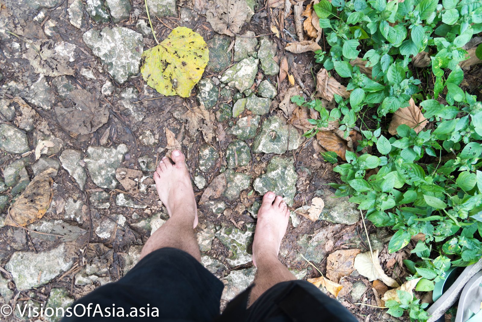 Barefoot hiking in Shoushan national park - Visions of Asia