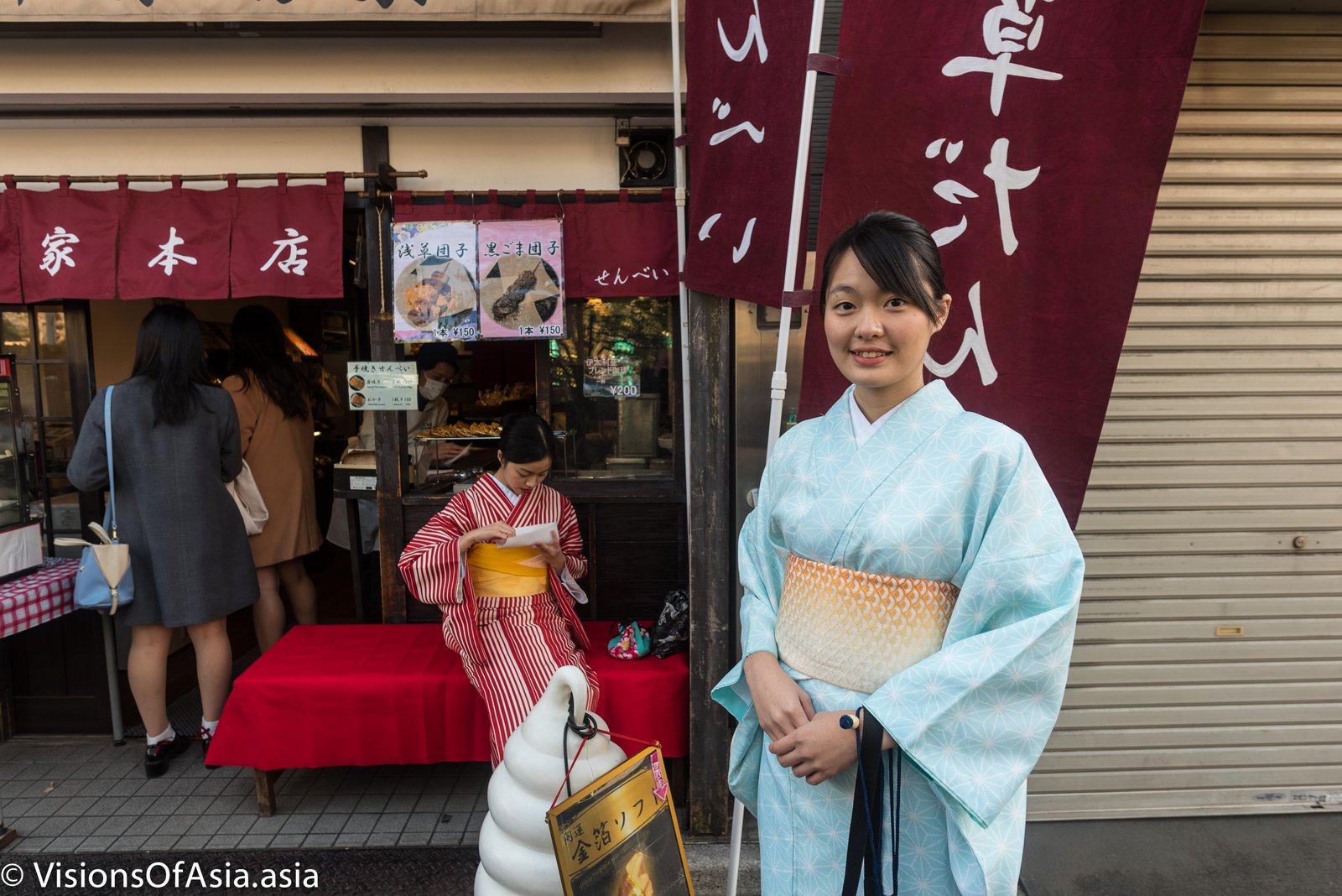 HK tourist in kimono