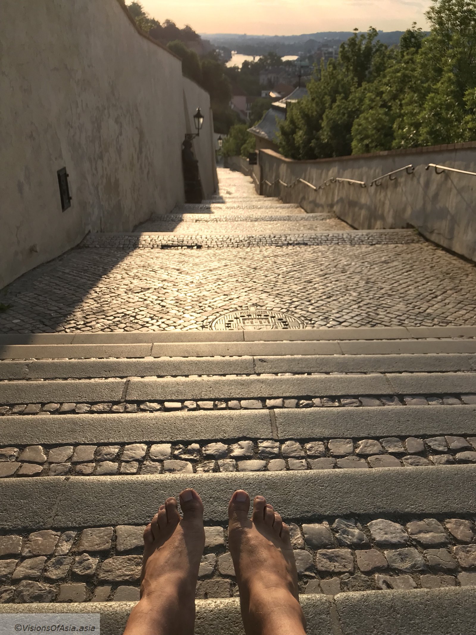 barefoot running to Prague Castle