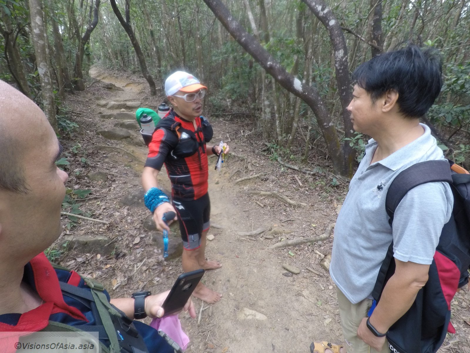 Meeting Yuan barefooter