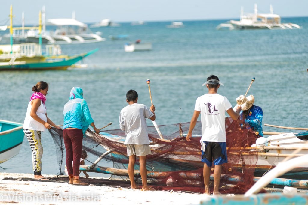 islanders cleaning a net